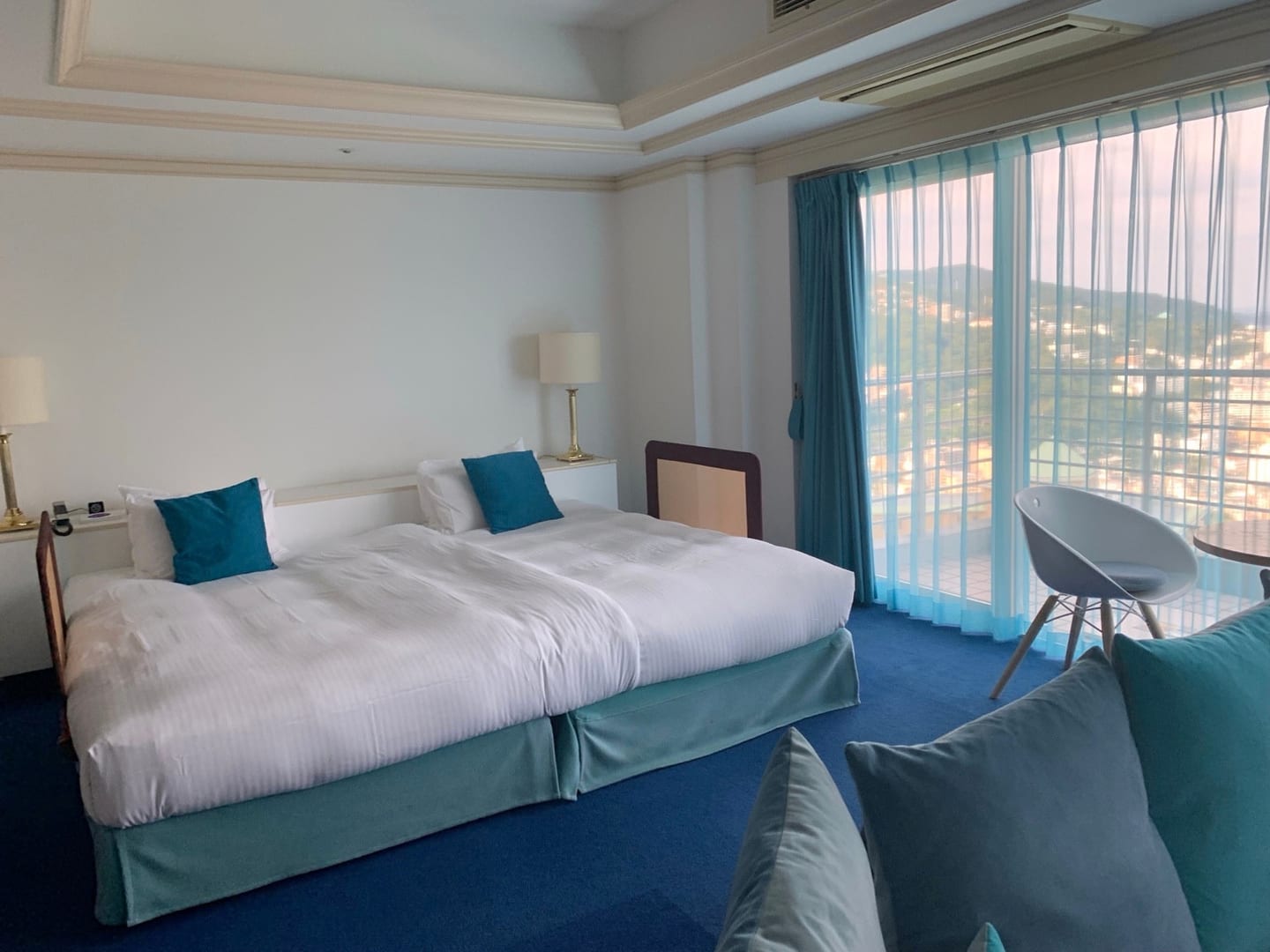 Beds, blue furnishings and large windows in our Superior Japanese-Western room