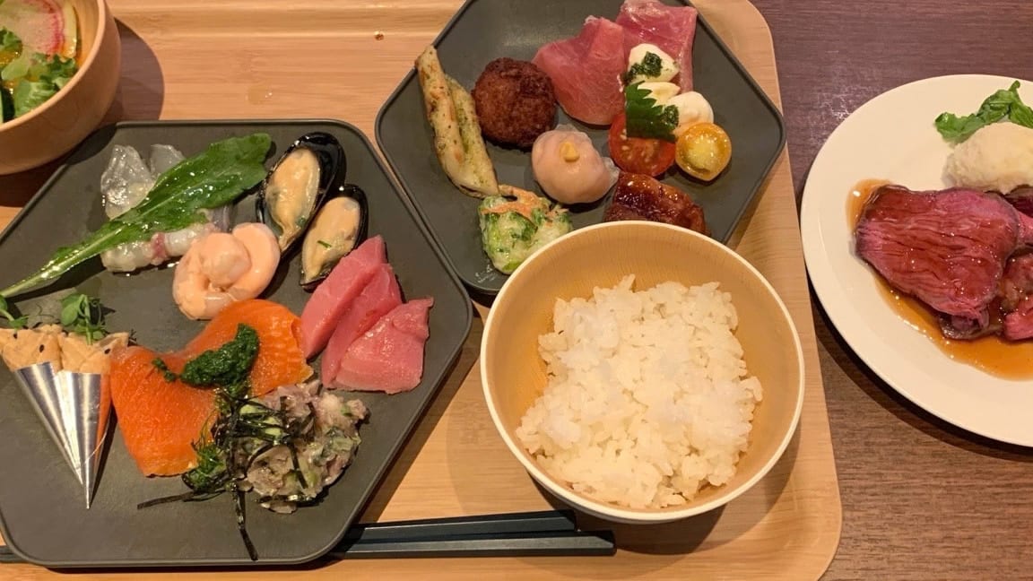 Sashimi, seafood, rice and roast beef from our MOGMOG dinner buffet
