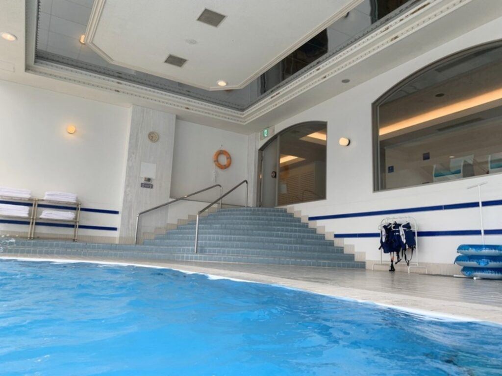 The indoor pool at RISONARE Atami